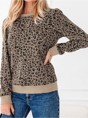Leopard Print Long Sleeve Pullover Top - Olive/Black